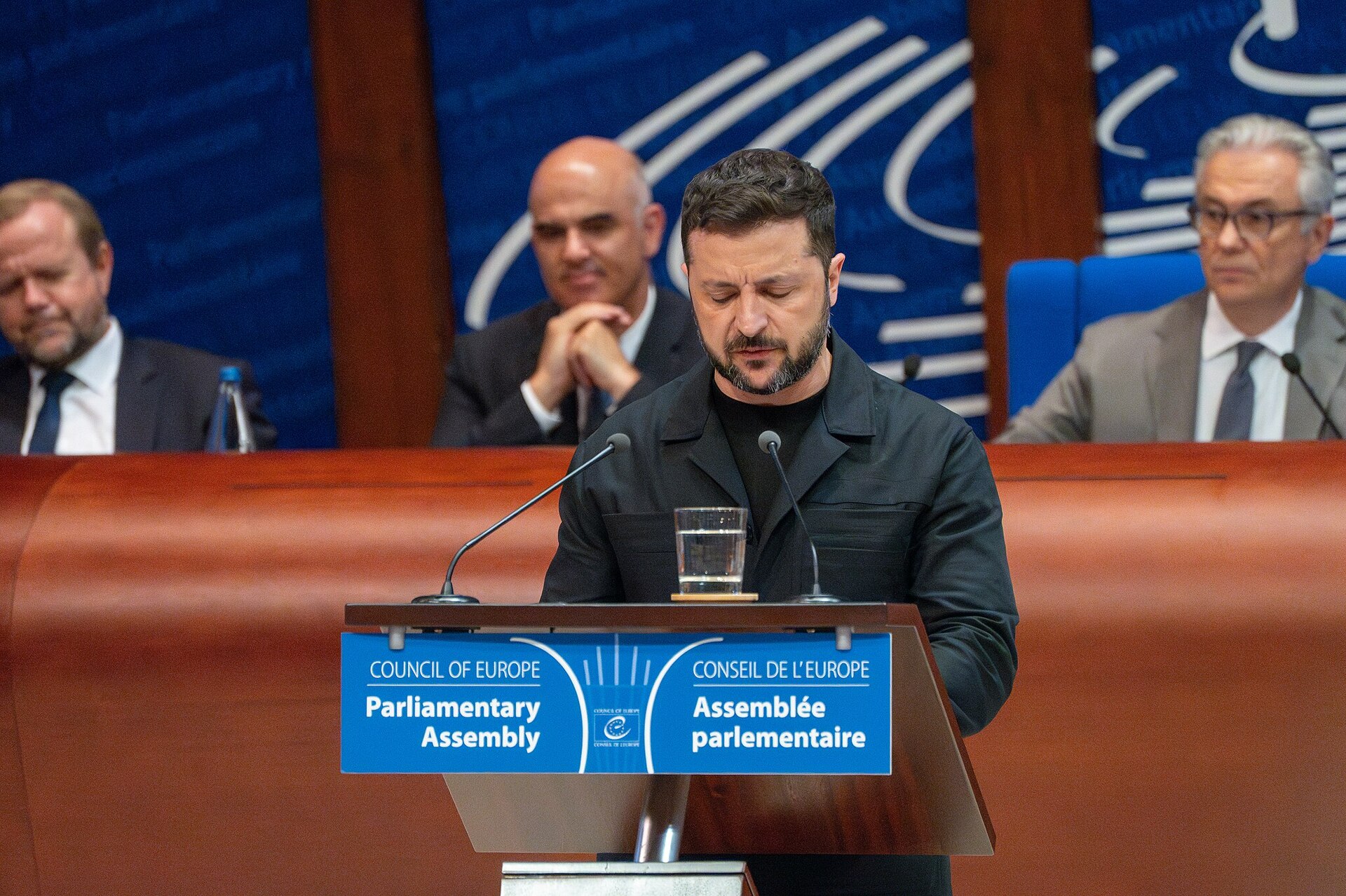 В Раде заговорили о скором уходе Зеленского. Ему приказали покинуть пост