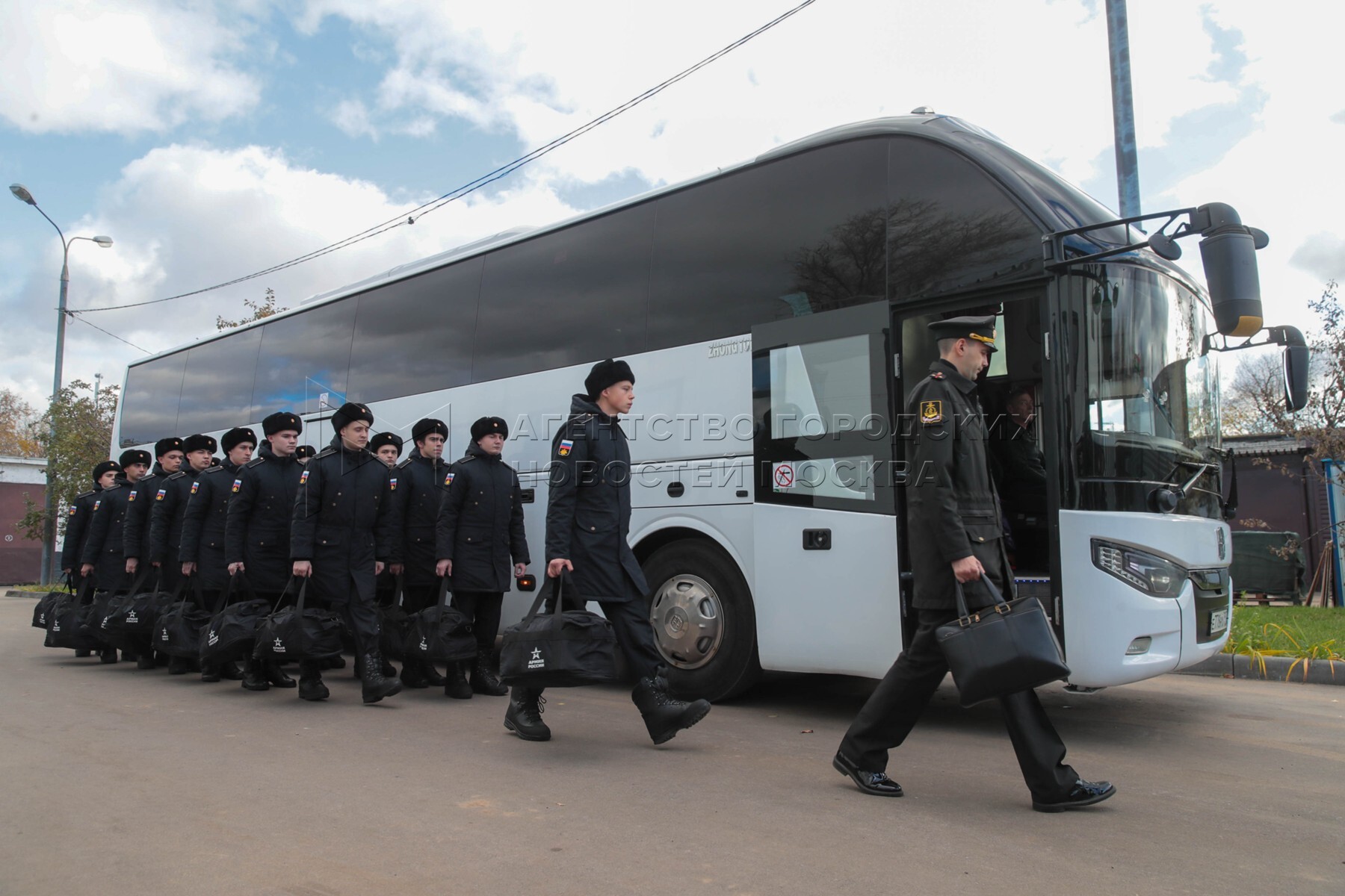 Минфин раскритиковал инициативу о повышении в три раза выплат срочникам