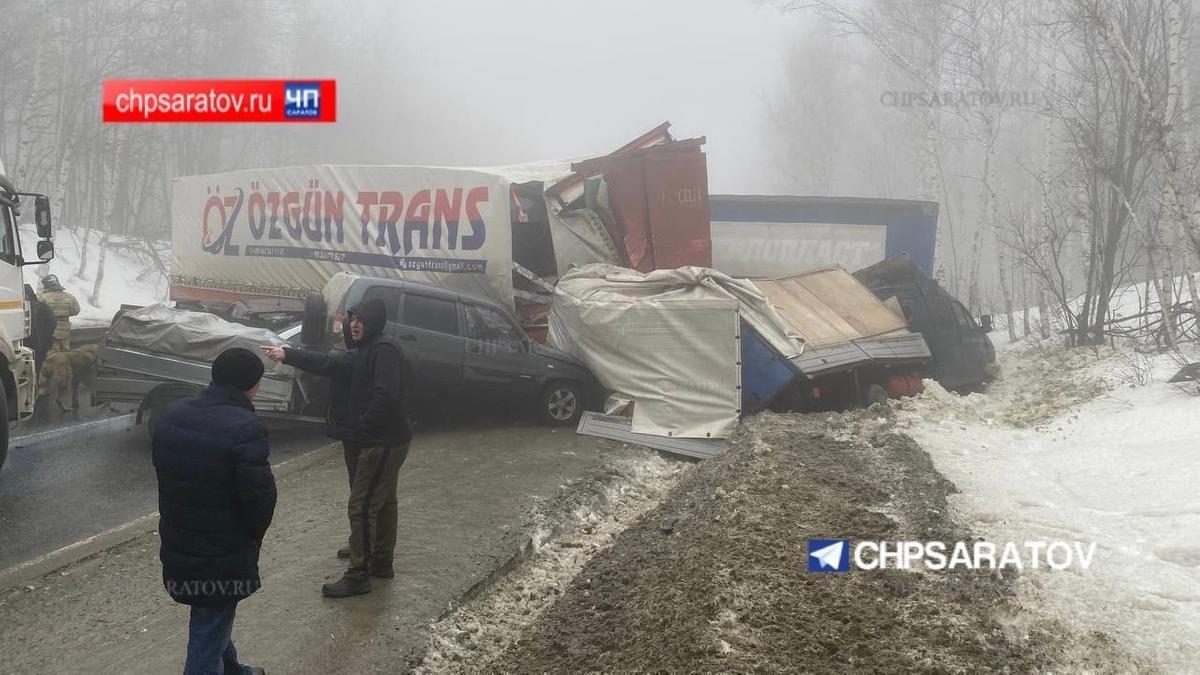 Авария на российской дороге собрала 21 автомобиль. Во всём виноват гололёд  — Секрет фирмы