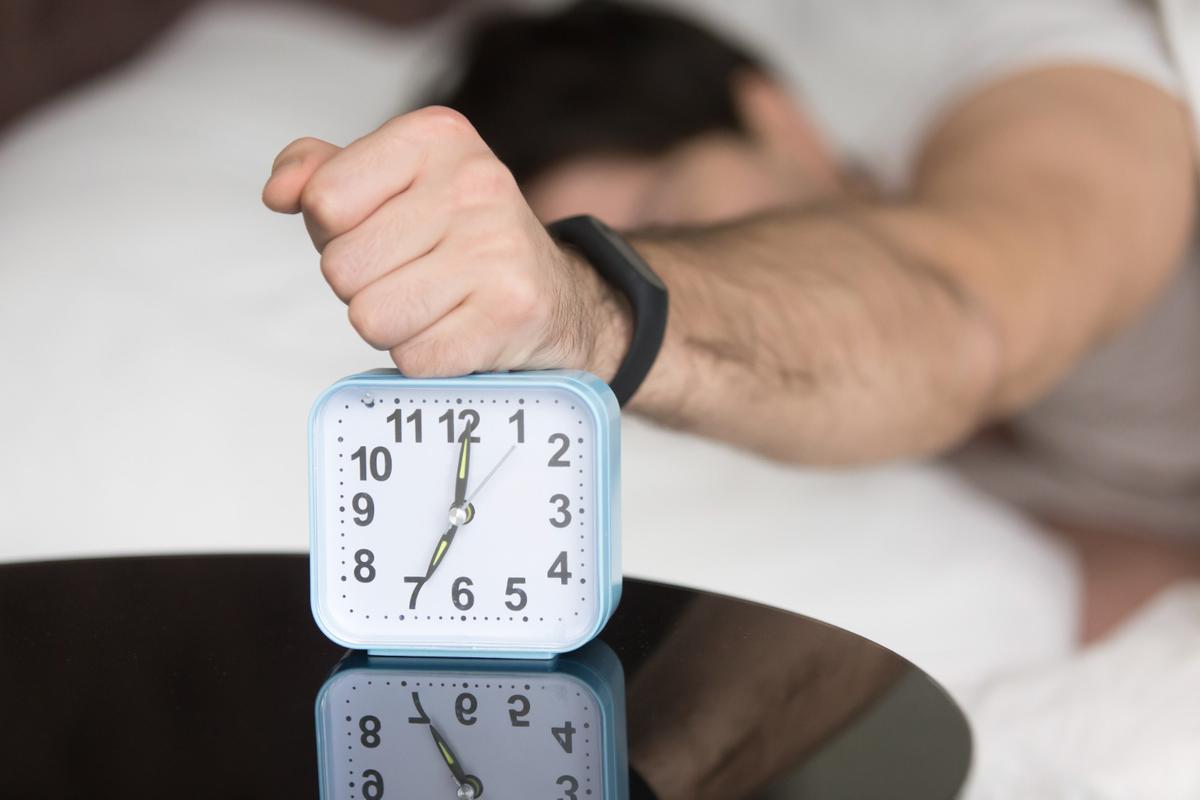 Как научиться вставать по будильнику с первого раза