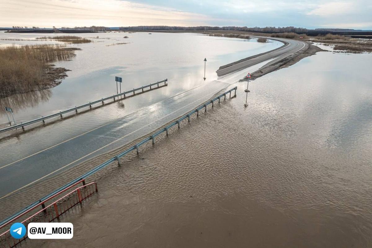 Автомобильный мост нырнул под воду в российском регионе. Видео до и после —  Секрет фирмы