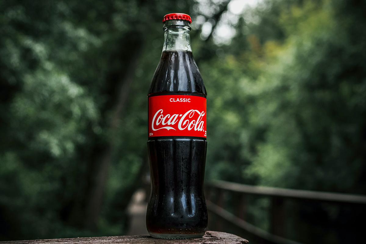 Бренд Coca-Cola решил вернуться на российский рынок. Что об этом известно —  Секрет фирмы