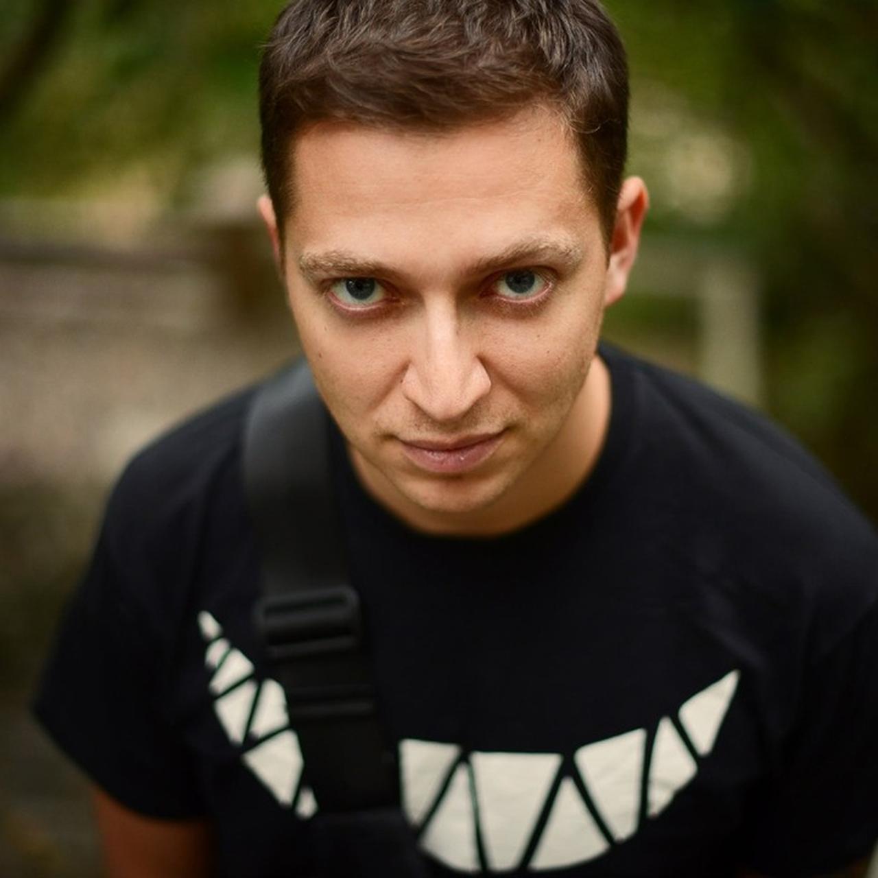 Oxxxymiron. Оксимирон бровь. Oxxxymiron. Oxxxymiron. Оксимирон поднял бровь.