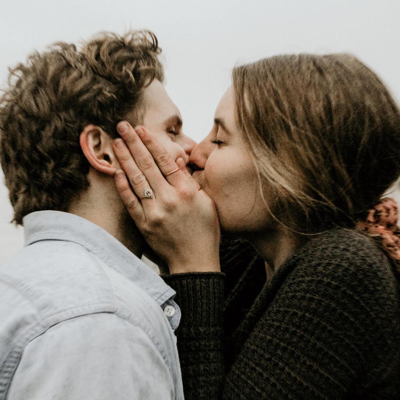 Фото Lesbian Kiss, более 94 качественных бесплатных стоковых фото