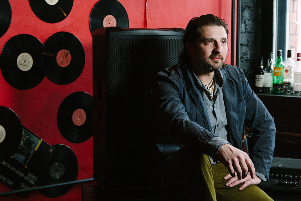 Песня легален. A&m napster. Песня легален. Новая музыка легально. Ether бренд.