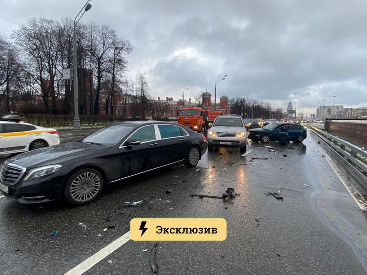 Майбах аварии. Майбах аварии. Майбах спб. Майбах аварии. Разбитая порше панамера.