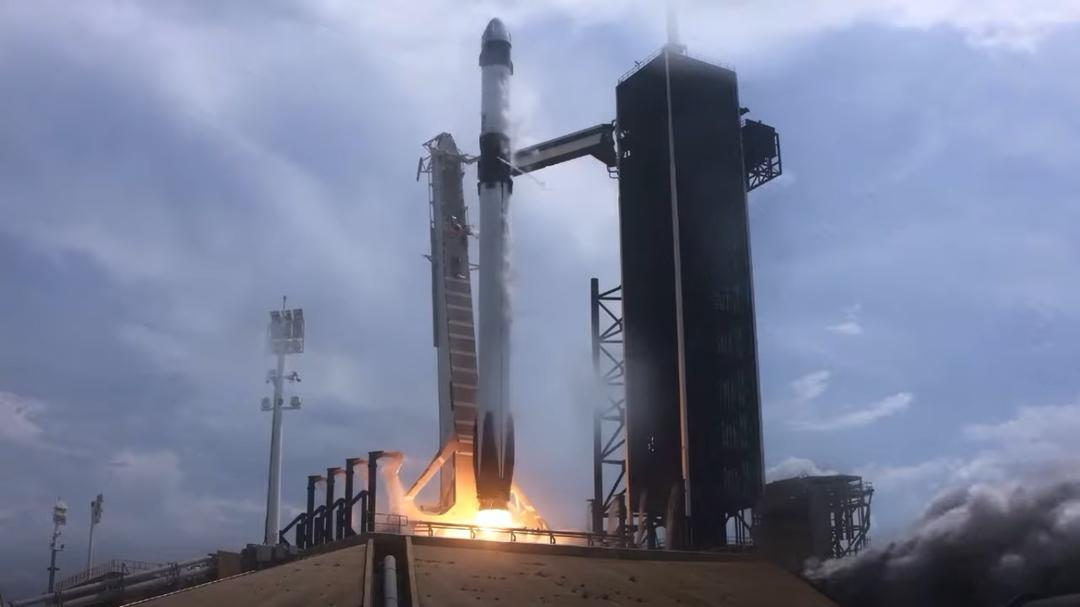 batut rabotaet spacex ilona maska