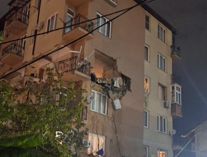 В Сочи взрыв газа в многоэтажке унёс жизнь пенсионера, ещё несколько человек пострадали. Главное