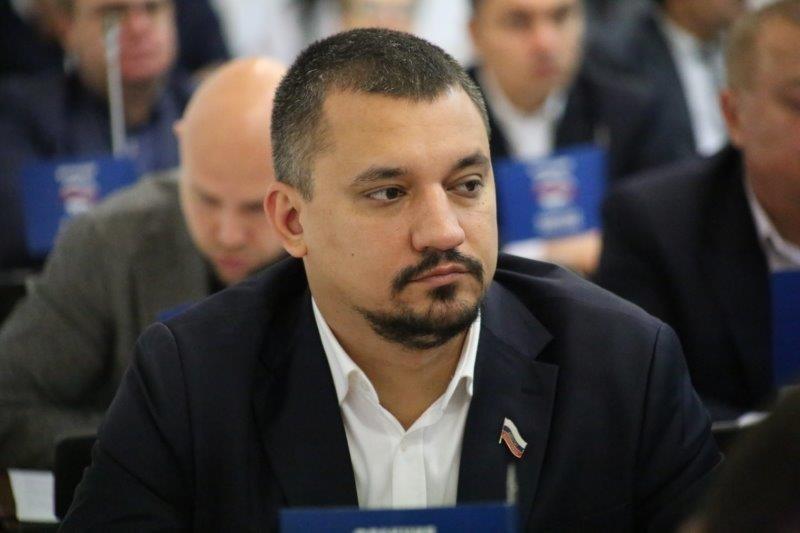 Российского депутата заподозрили в эротическом отдыхе за рубежом. Он всё отрицает