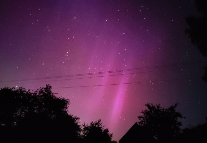 Неожиданный эффект магнитных бурь: жители разных регионов России увидели северное сияние. Фото