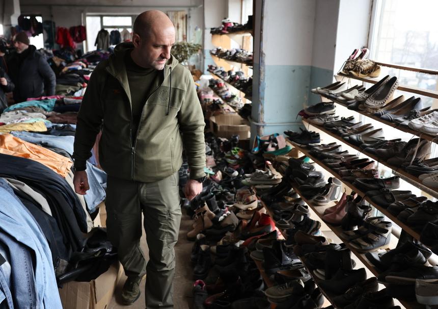 Артём Жога во время посещения гуманитарного центра движения «Мы вместе», Херсонская область, Геническ.