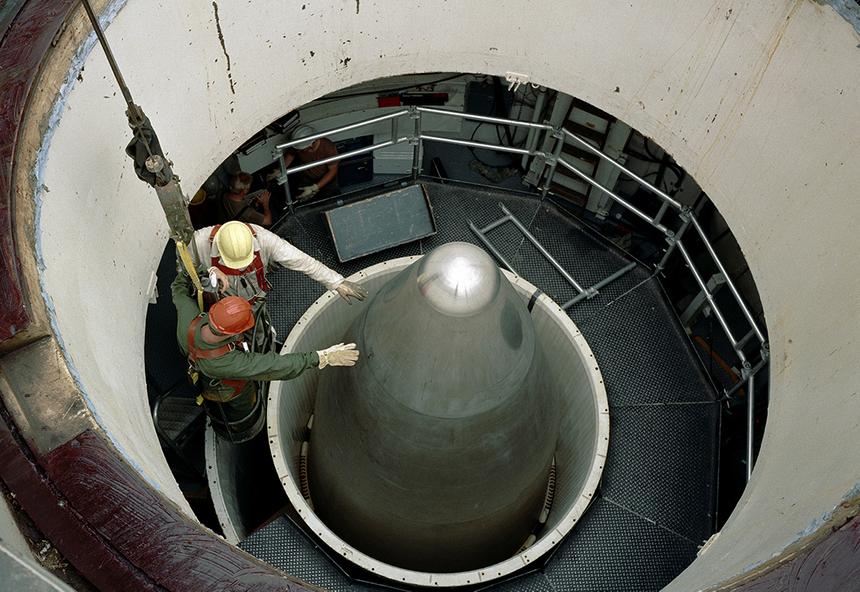 Подготовка к испытательному запуску ракеты Peacekeeper (MX), авиабаза Ванденберг, Калифорния