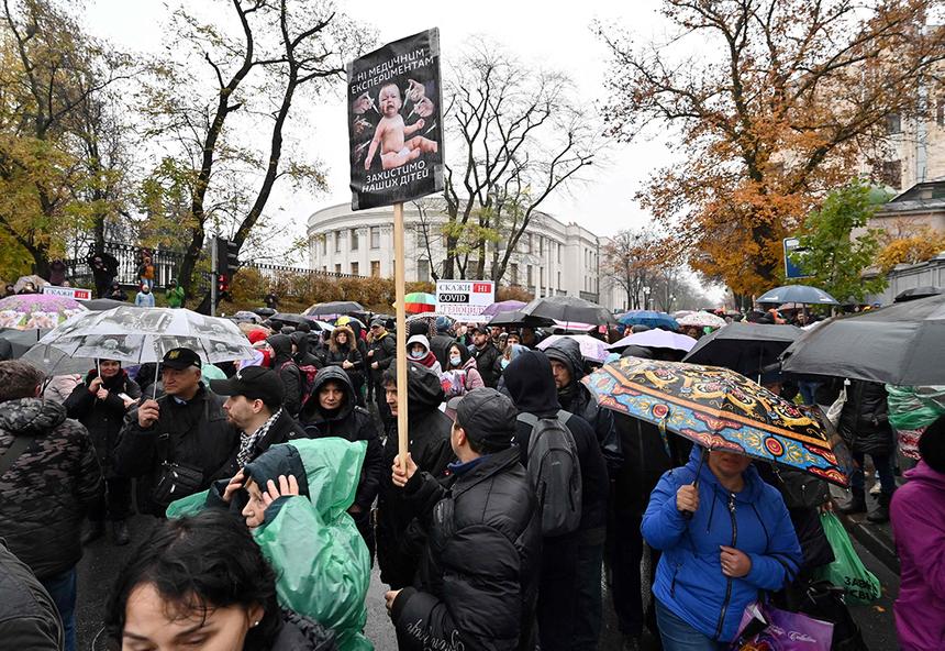 Двойник Путина, глобальное потепление и плоская Земля. Самые популярные теории заговоров