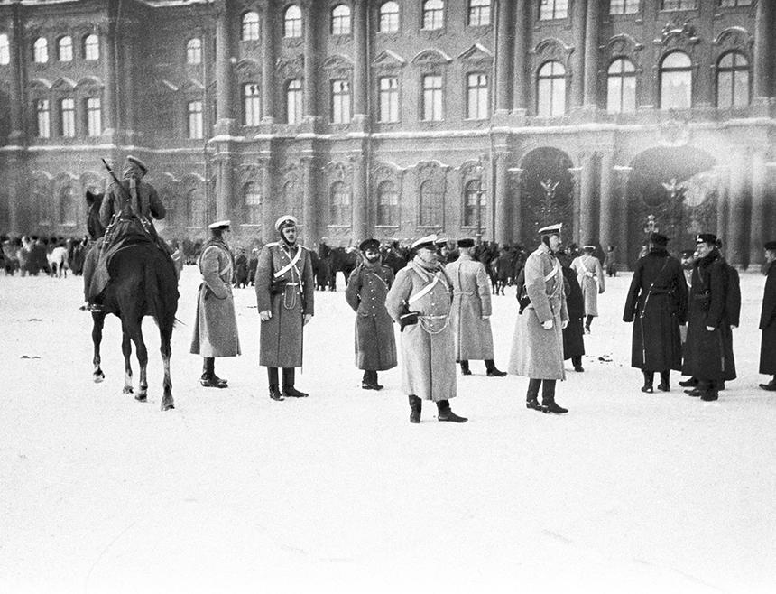 «Кровавое воскресенье». Демонстрация петербургских рабочих 9 января 1905 года. Фото из Музея Обуховского завода.