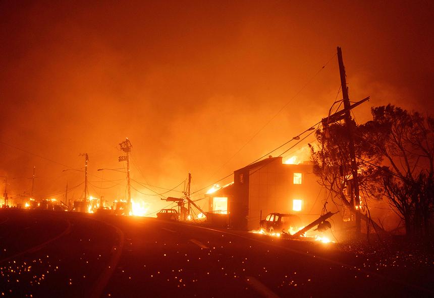 Уничтожены особняки Перис Хилтон, Бена Аффлека, Стивена Спилберга и других звёзд. Что случилось в Калифорнии