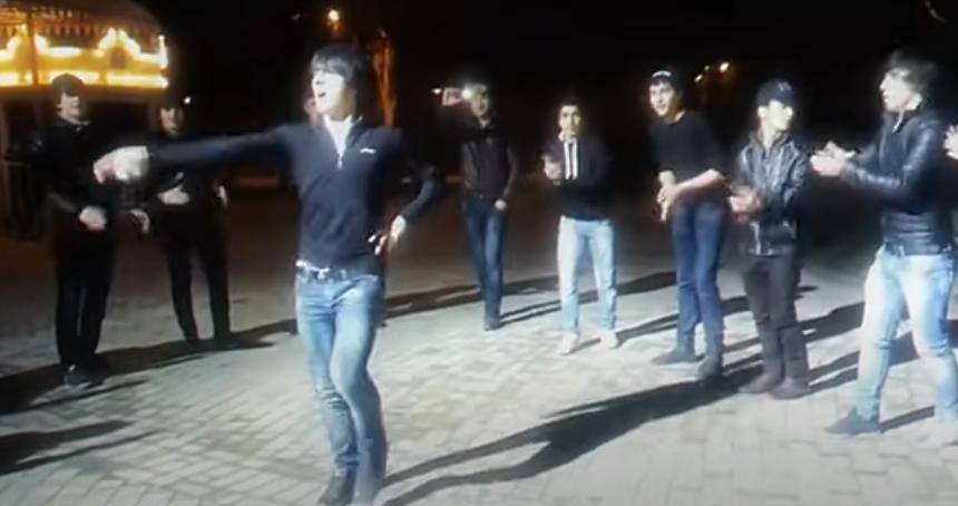 Что за мем «Мага, сияй»: откуда взялось это видео и что стало с его героем