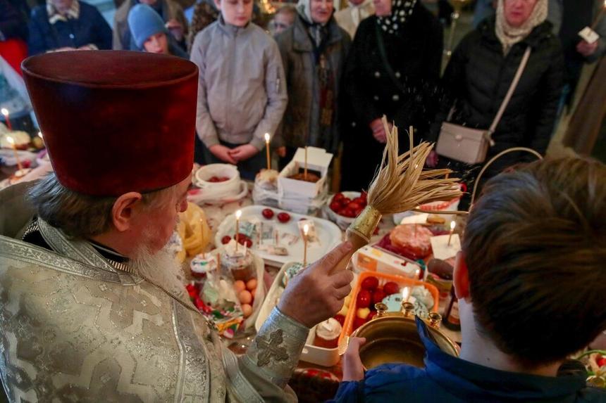Освящение пасхальных куличей и яиц