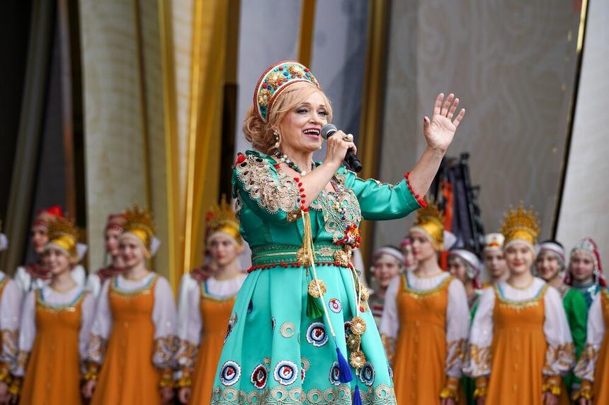 Феномен «СмешBand»: что это за группа, почему зумеры помешались на рейвах под её песни и причем тут «Смешарики»