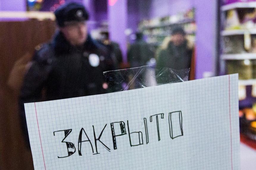 В России всё активнее ужесточают продажу алкоголя. Где действуют ограничения и к чему это приводит