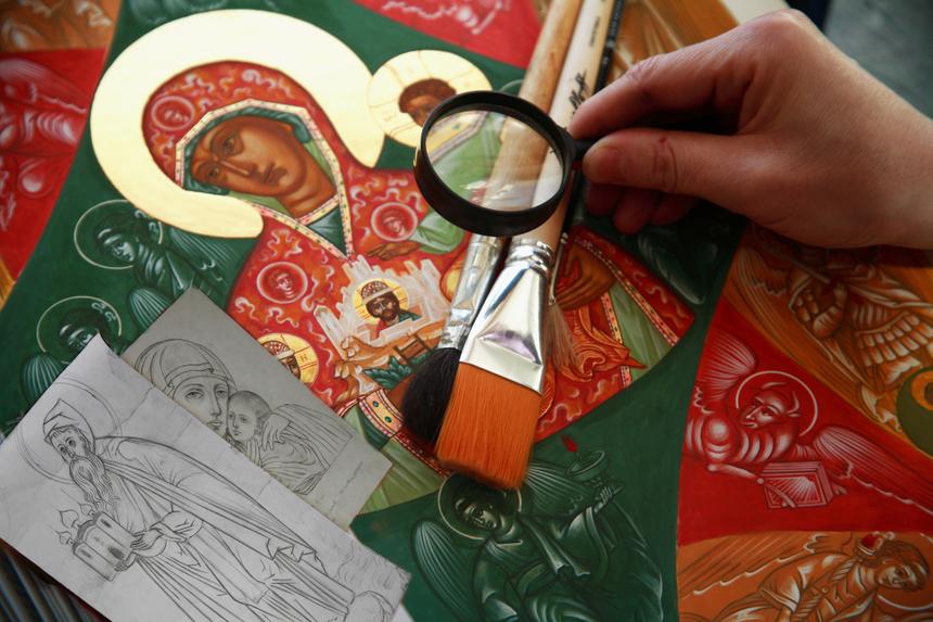 Кому можно дарить иконы и как это сделать, чтобы никого не оскорбить