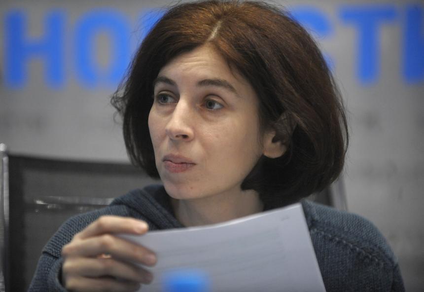 Писатель и художник Мариам Петросян, автор романа «Дом, в котором...»