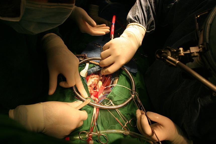 Вылечиться и стать неотразимым. Как и кому делают операции 2 в 1