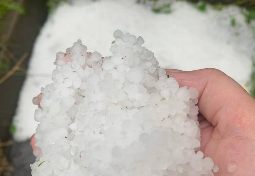 Петербург засыпало снегом в конце августа. Что творится в городе — фото и видео