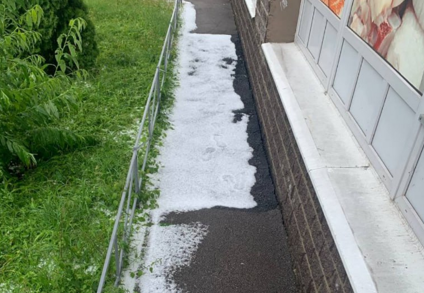 Петербург засыпало снегом в конце августа. Что творится в городе — фото и видео