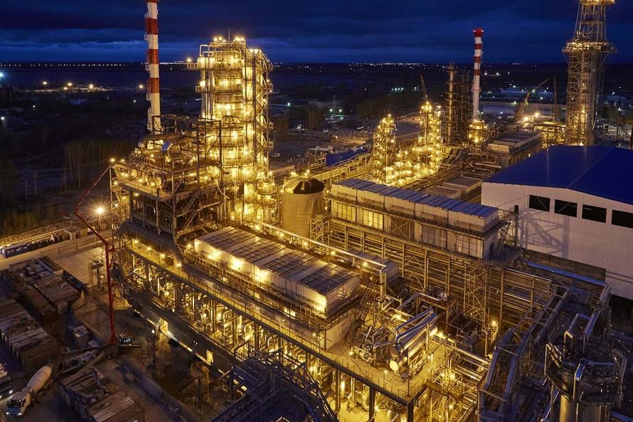 В России случился пожар на нефтезаводе