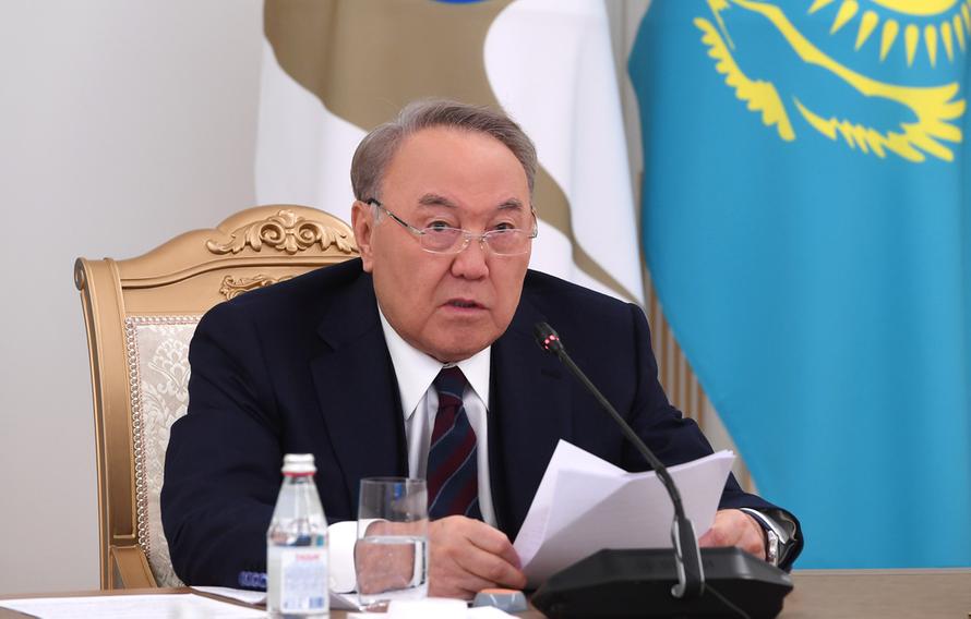 Назарбаев впервые после начала мятежа в Казахстане появился в официальных сообщениях