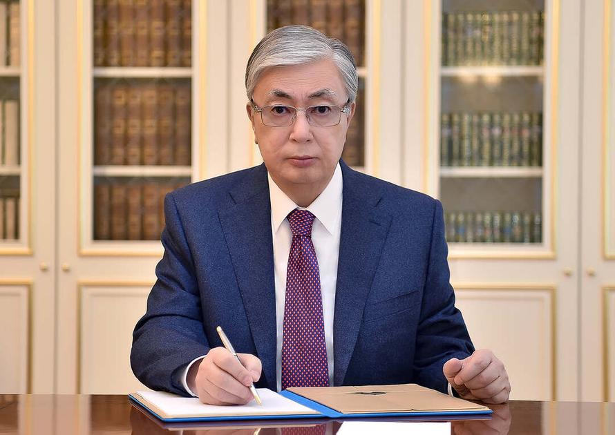 Президент Казахстана запретил увеличивать зарплаты чиновников и депутатов