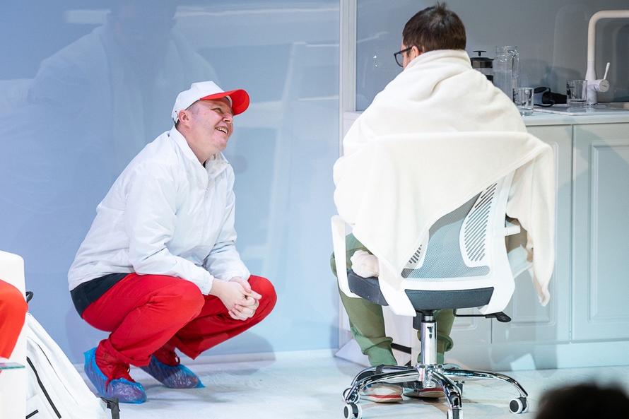 Российский театр пообещал скидку всем Сергеям на спектакль «Серёжа очень тупой»