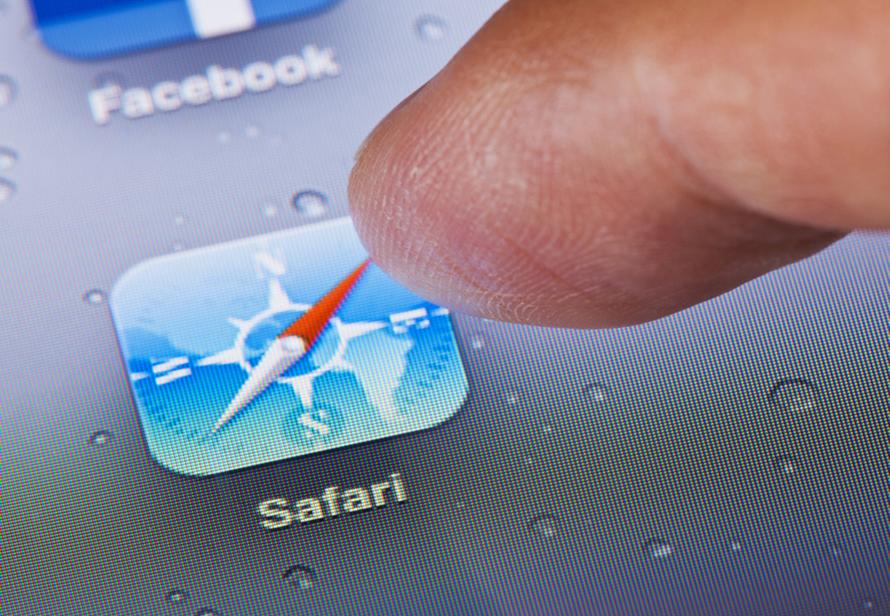 В браузере Apple нашли серьёзную уязвимость. Хакеры могут зайти на посещённые страницы