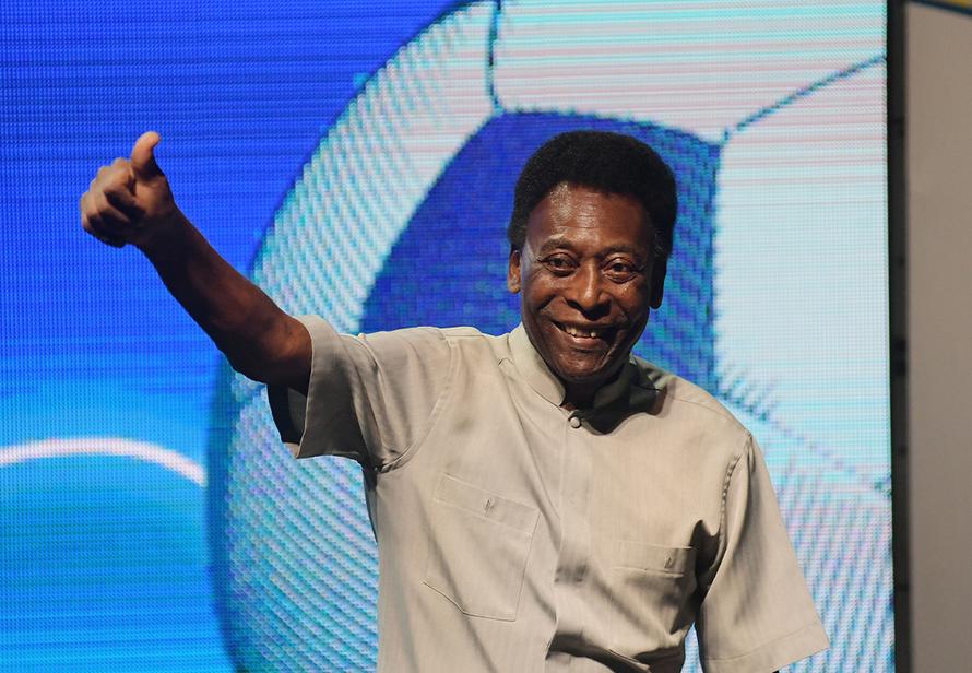 Легенду футбола выписали из больницы после курса химиотерапии