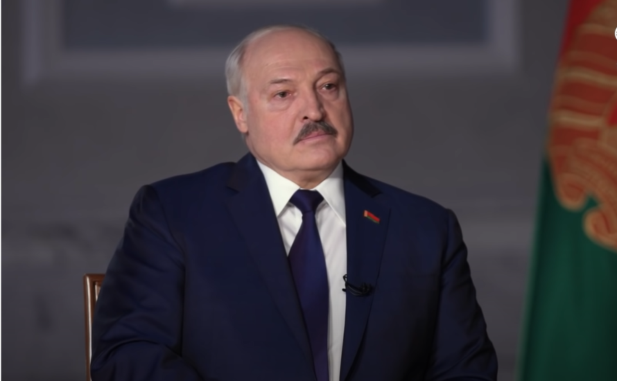 Дело в деньгах. Лукашенко объяснил, почему не сбежал в Россию, как Янукович