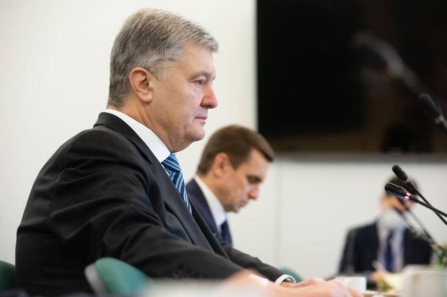 Порошенко рассказал, как вывозил деньги и золото из Крыма