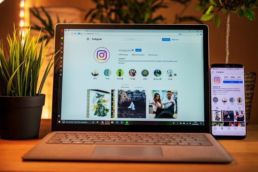 Facebook и Zoom начали выполнять закон о «приземлении» в России