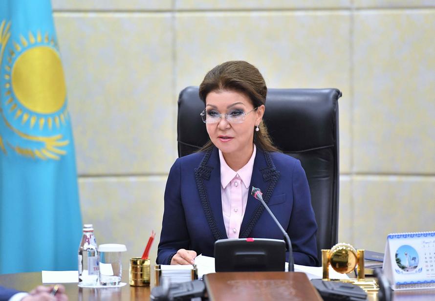 Дочь Назарбаева решила уйти из парламента