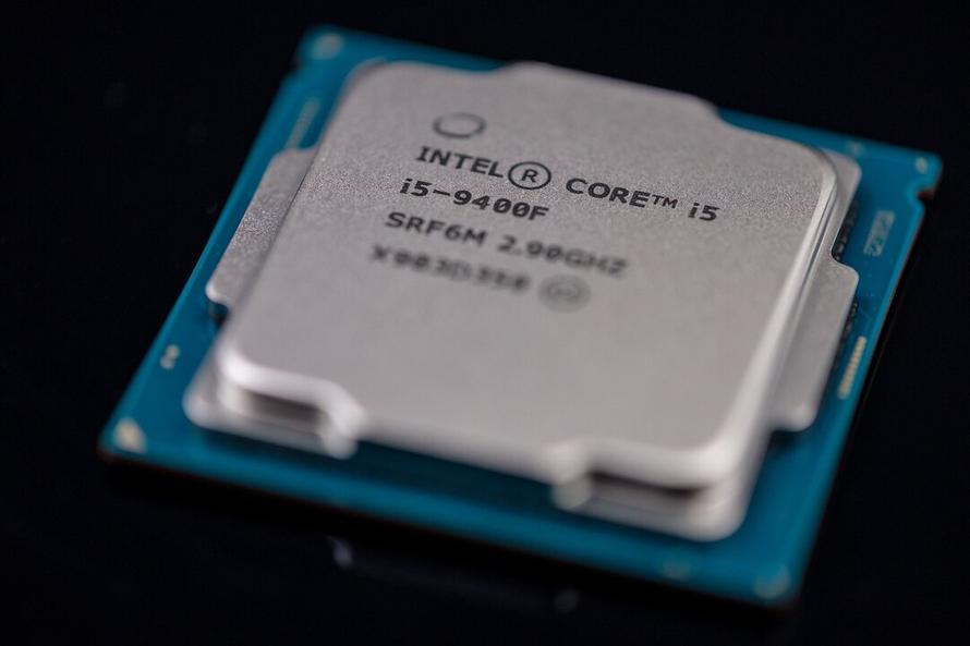 AMD и Intel приостановили поставки процессоров в Россию