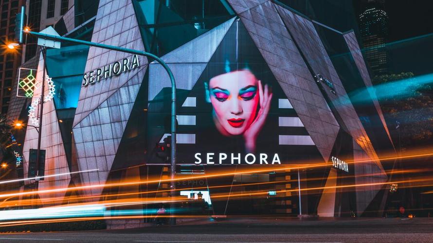 Косметическая компания Sephora решила закрыть магазины в России
