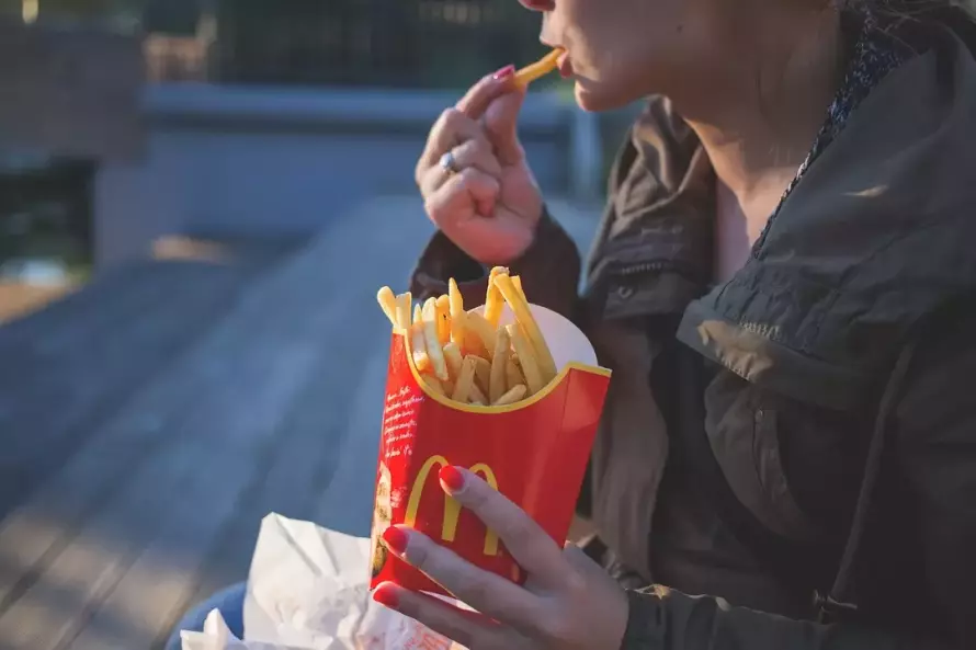McDonald's объявил о закрытии всех заведений в России. В них работают 62 тыс. человек
