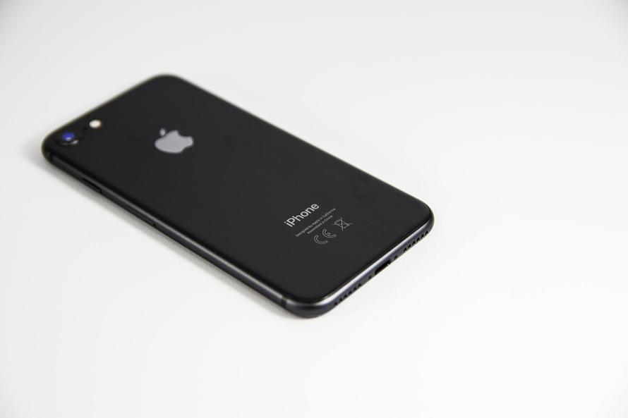 Apple разрешила оплату картой «Мир». Привязать её пока не получается