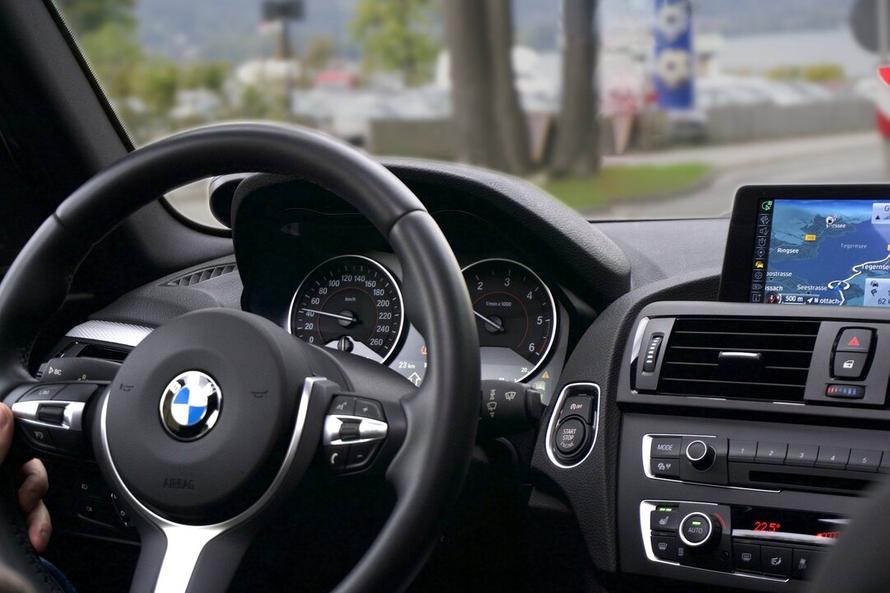 Заводы BMW и Volkswagen приостановили работу из-за нехватки деталей с Украины