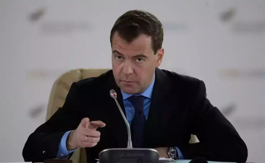 Медведев завёл Telegram-канал и пообещал, что Россия поставит на место всех «оборзевших недругов»