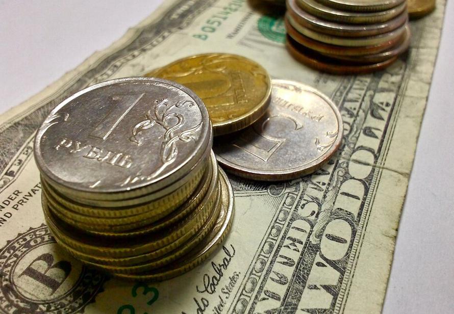 Доллар опустился ниже 100 рублей впервые с начала марта
