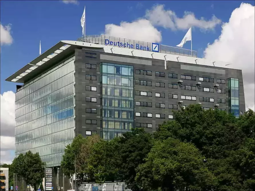 Deutsche Bank уволил топ-менеджеров, пытавшихся возместить расходы на стриптиз