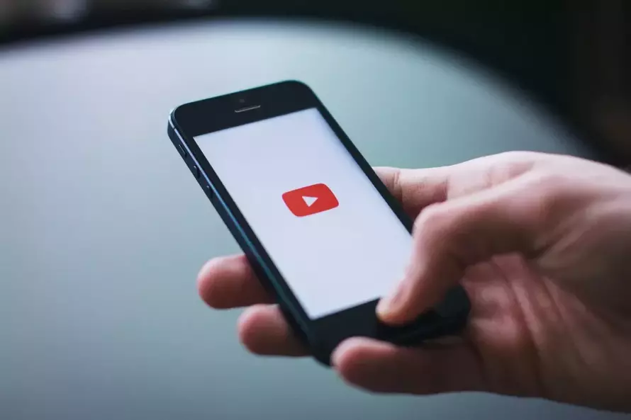 Российские вузы должны перенести видео с YouTube до 4 апреля