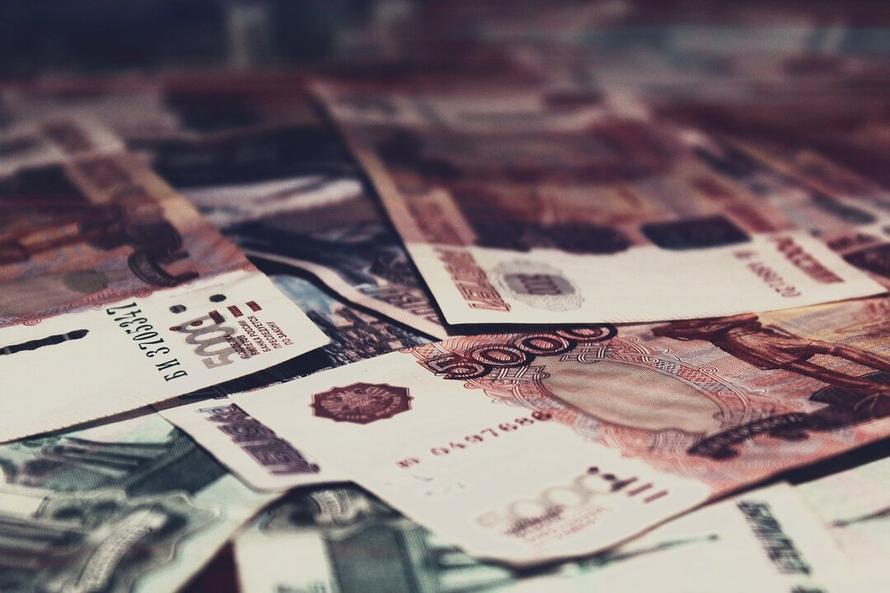 Рубль подешевел после отмены комиссии на покупку валюты