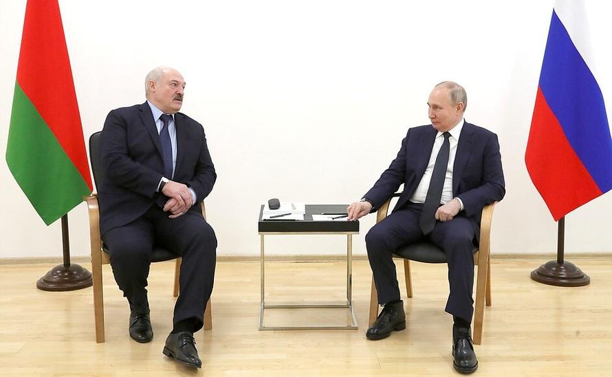Лукашенко похвалил Путина за прекращение «всех коронавирусов» в мире