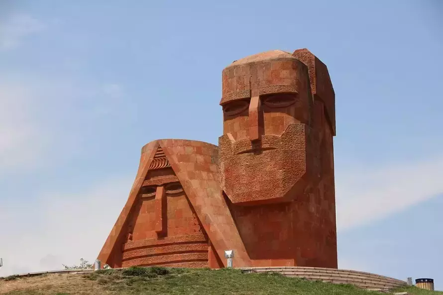 Армянские банки стали пристальнее присматриваться к россиянам из-за санкций